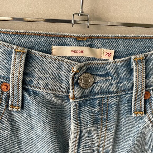 LEVI'S Wedgie Icon Denim High Rise Ripped Cropped Jeans Frayed Hem Blue 28 - Picture 10 of 10